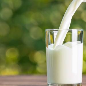 鉄不足を防ぐ！朝、牛乳と組み合わせると良い食材とは？｜管理栄養士が解説