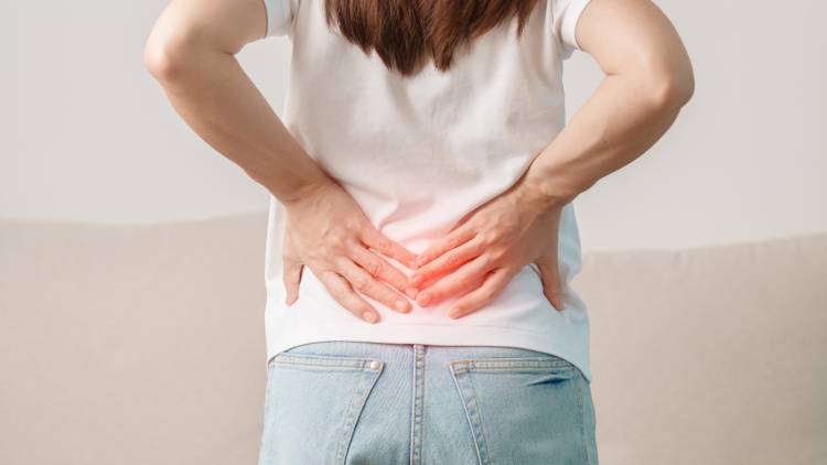 【立っているだけで腰が疲れる人へ】骨盤を支える力を目覚めさせる「マラーサナ」