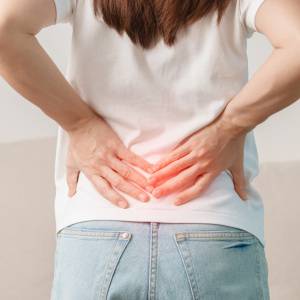 【立っているだけで腰が疲れる人へ】骨盤を支える力を目覚めさせる「マラーサナ」