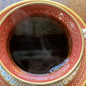 【朝のコーヒーに足すだけ】たんぱく質や食物繊維が摂れる意外な食材とは?|管理栄養士が解説