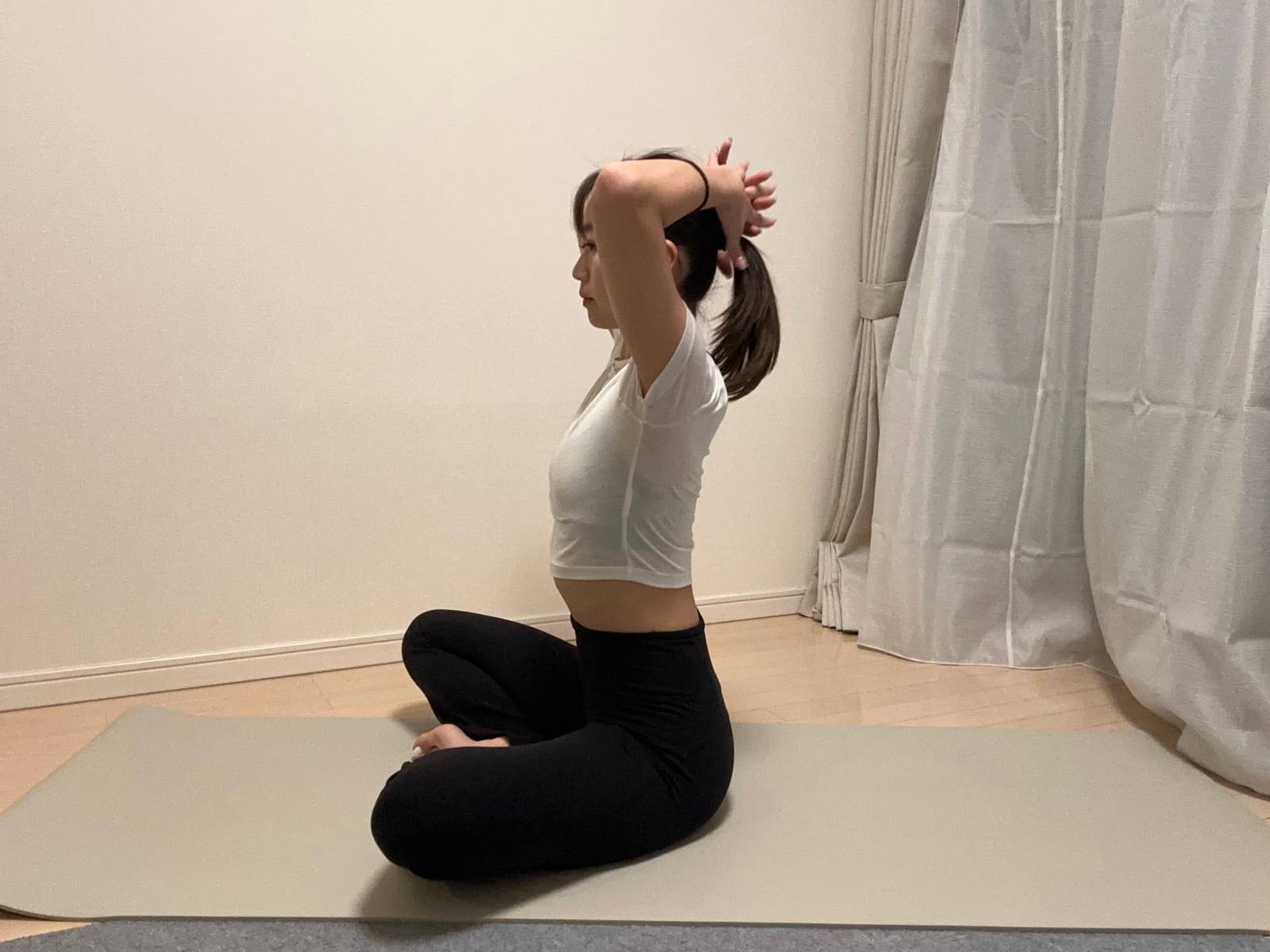 首のストレッチ