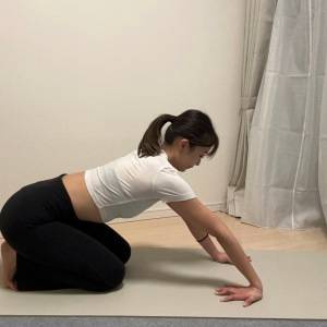 「手首のケア」で腕の疲れ・肩こりを撃退!四つ這いで行う手首ストレッチ