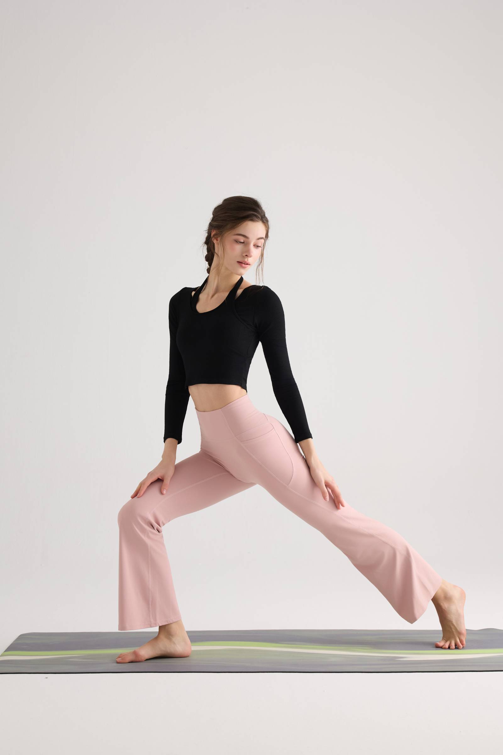 【YOMOMENT × yoga JOURNAL】新しいヨガウェアで、新しい春を始めよう