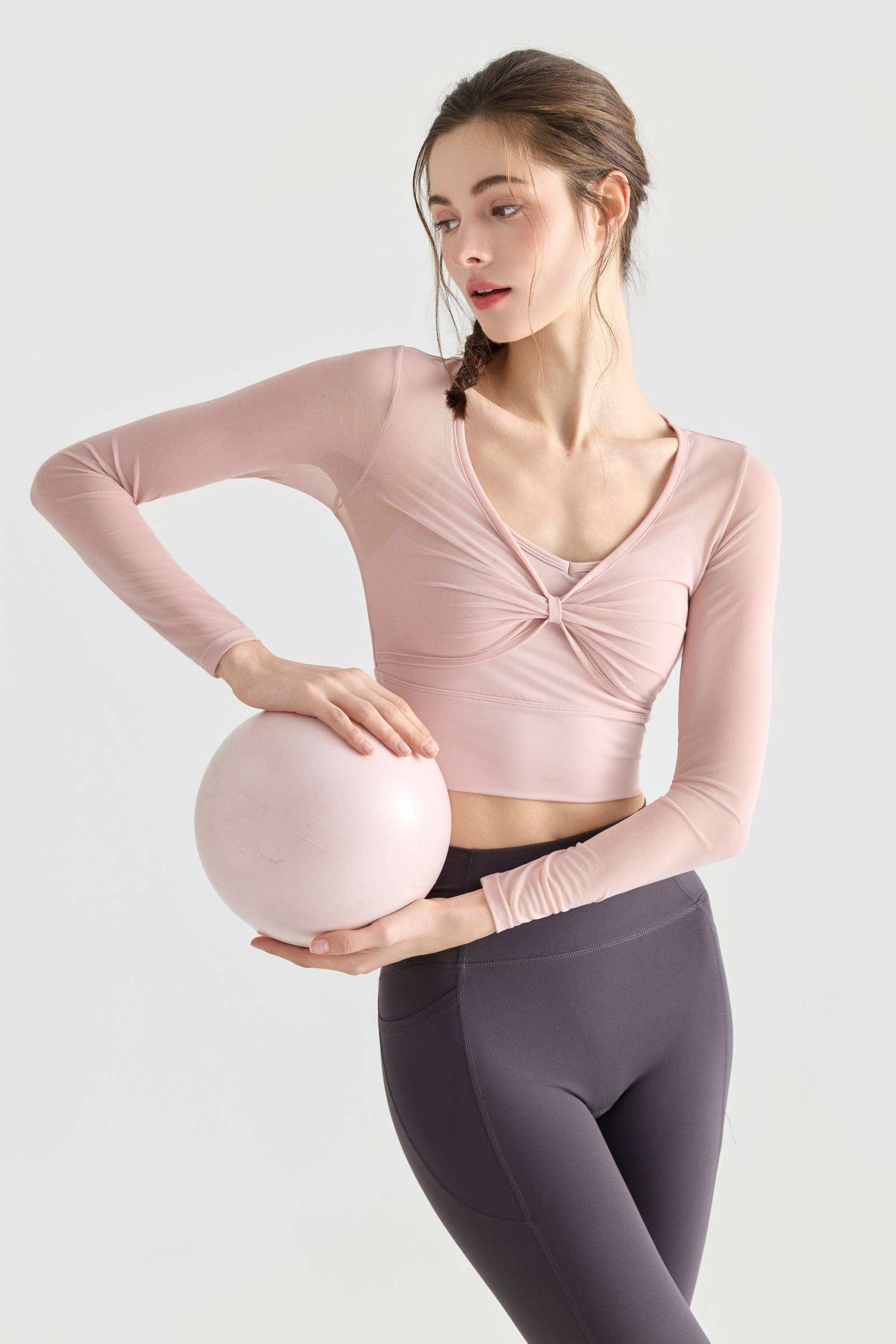 【YOMOMENT × yoga JOURNAL】新しいヨガウェアで、新しい春を始めよう