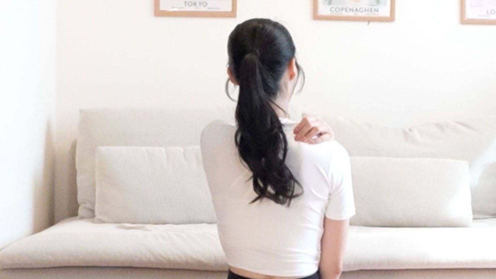 【肩こりの人、肩揉み禁止！】原因は「肩」ではなく「脇」と「手の平」？1回で肩が羽のように軽くなる“筋膜はがし”