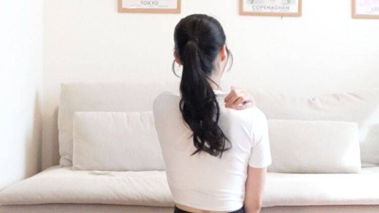 【肩こりの人、肩揉み禁止！】原因は「肩」ではなく「脇」と「手の平」？1回で肩が羽のように軽くなる“筋膜はがし”