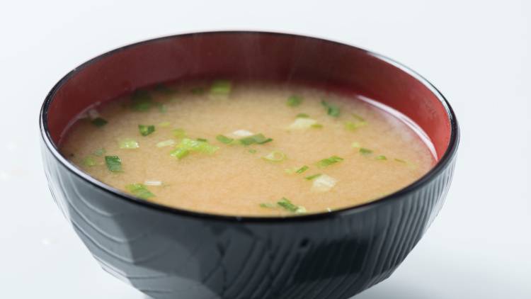 鉄不足を防ぐ!朝、味噌汁に"ひとふり"するだけで鉄を補える食材とは?管理栄養士が解説