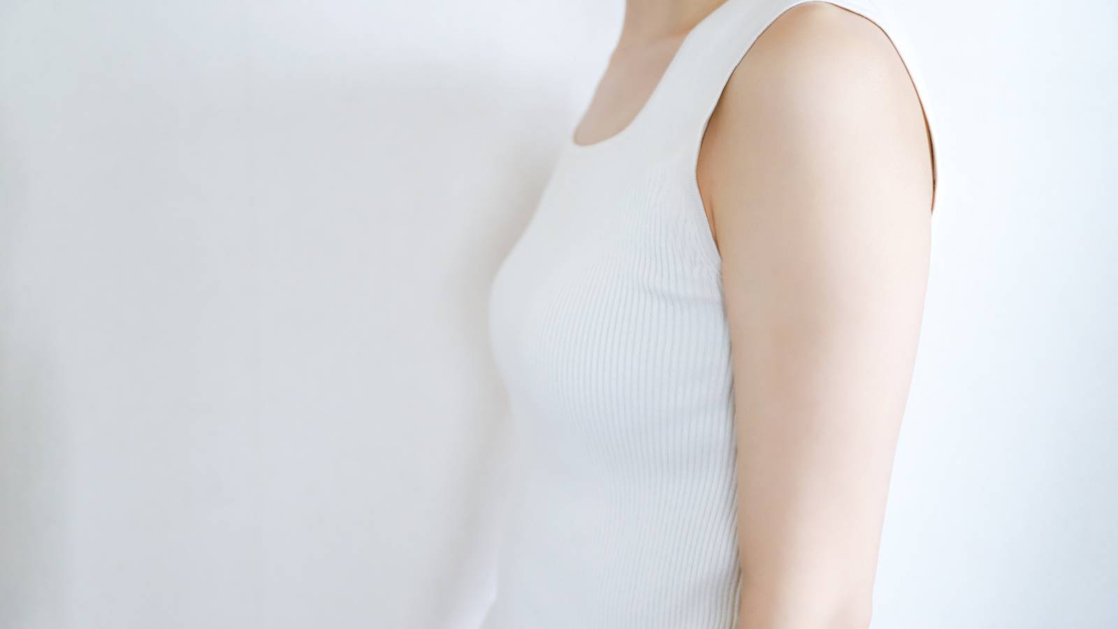 「背中が老けて見える原因」は肩甲骨。ガンコな巻き肩がラクに変わる「姿勢調整ワーク」