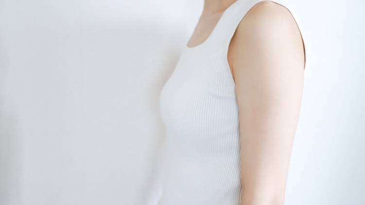 「背中が老けて見える原因」は肩甲骨。ガンコな巻き肩がラクに変わる「姿勢調整ワーク」