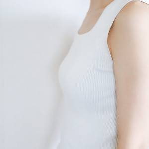 「背中が老けて見える原因」は肩甲骨。ガンコな巻き肩がラクに変わる「姿勢調整ワーク」