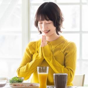 食べる順番と食べ合わせで満足感が変わる。管理栄養士が教える、満腹感を高めるシンプルな食べ方