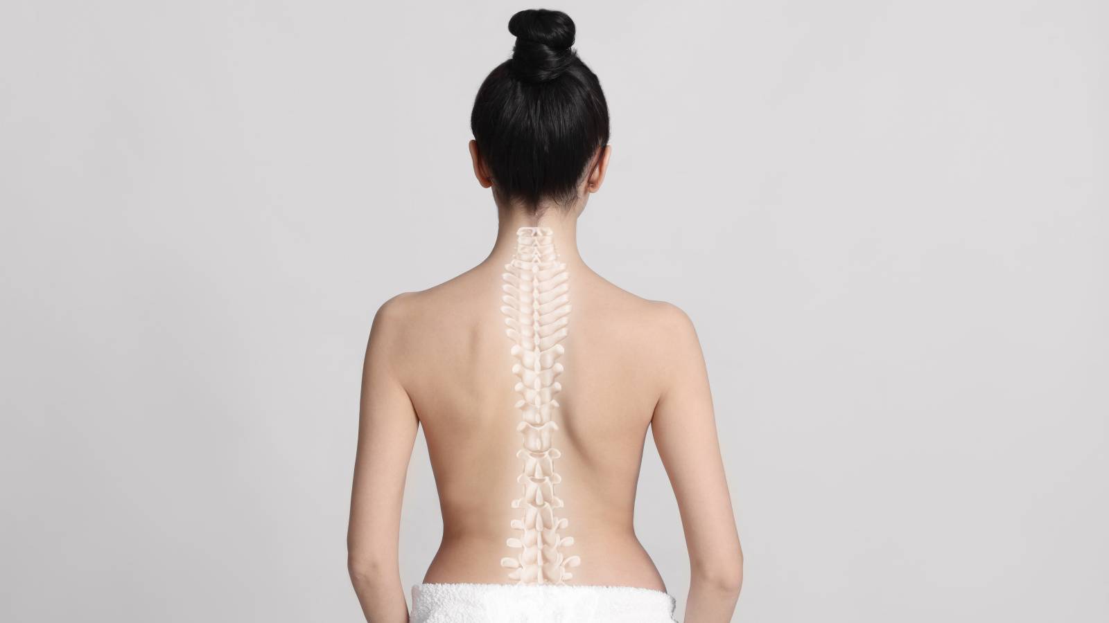  姿勢が悪い人に多い【フラットバック】って？きれいなS字カーブのための「タオルほぐし運動」 