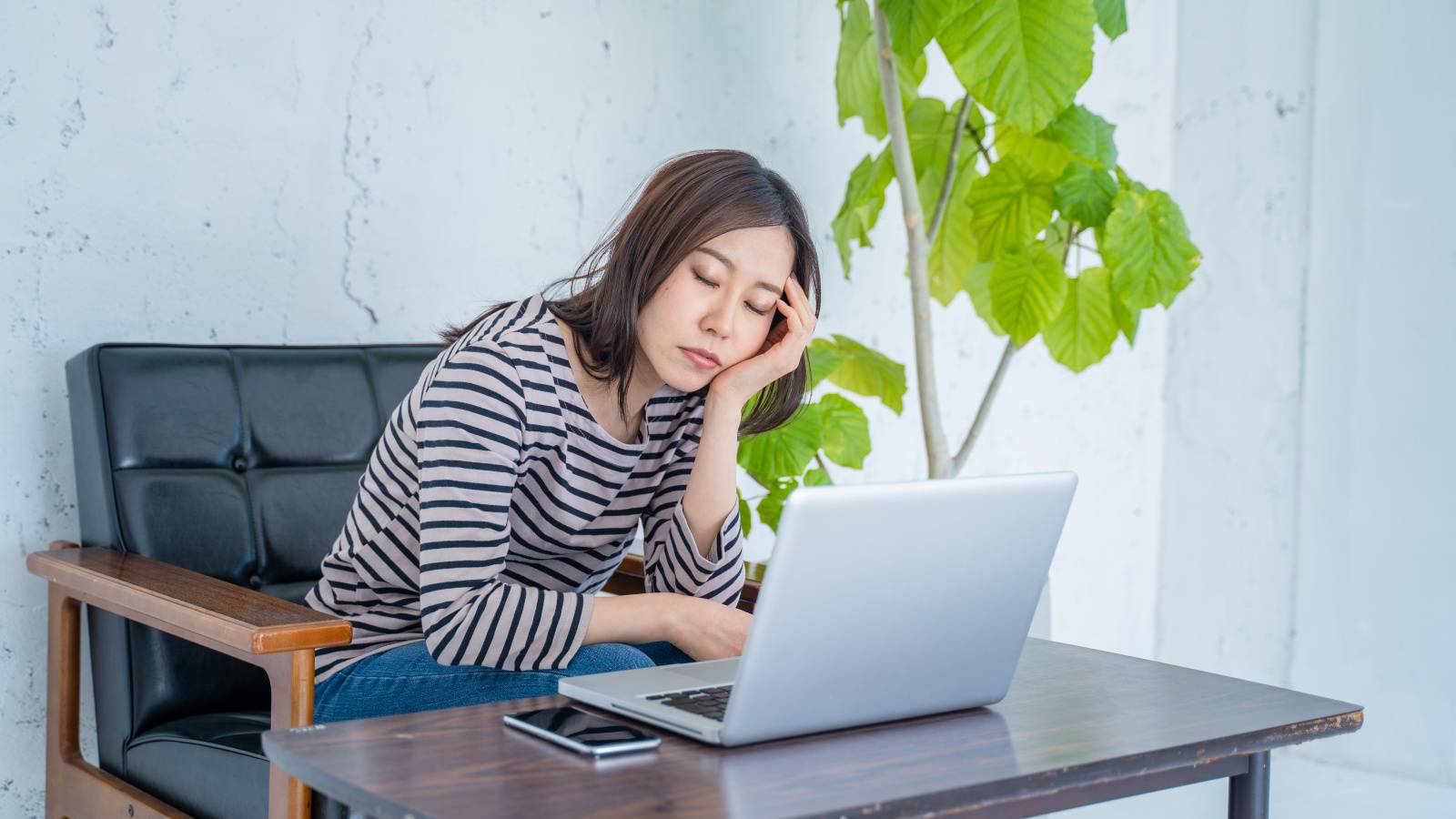 「なんとなく不調」の正体は、脳のスタンバイ状態だった！春の疲労を“最適化”に変えるヒント【精神科医が解説】