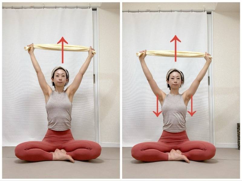 タオルの端をもって頭上に伸ばし、肩を下してあぐらで座った体勢