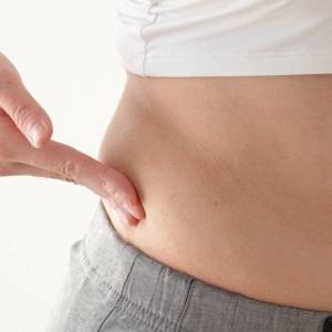 【腹筋しても下腹が凹まない人へ】下腹がキュッと引き締まる！体幹を目覚めさせる呼吸エクササイズ