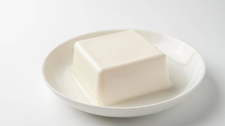 フライパンいらず、豆腐に混ぜるだけ！疲れが軽くなる"たんぱく質20g"の夜レシピ｜管理栄養士が解説