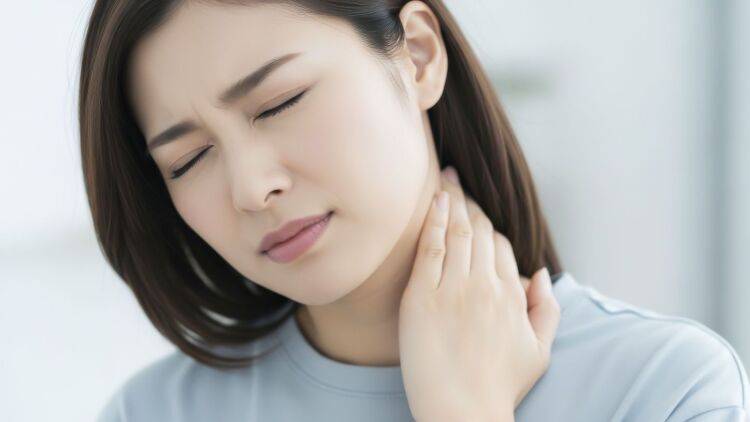〈太りやすい人の共通点〉首の付け根がガチガチの人は要注意！太りやすい原因を根本解決する３つの動き