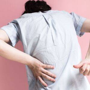 「更年期の女性に共通すること」は「血流低下と硬い背骨」!肩こりや腰痛持ちの人の「痩せる背骨」のつくりかた