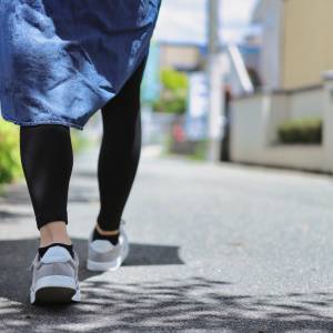 「速く歩きたいのにスピードが上がらない…」脚の重さが変わり歩行スピードが変わる“上半身イメージ術”
