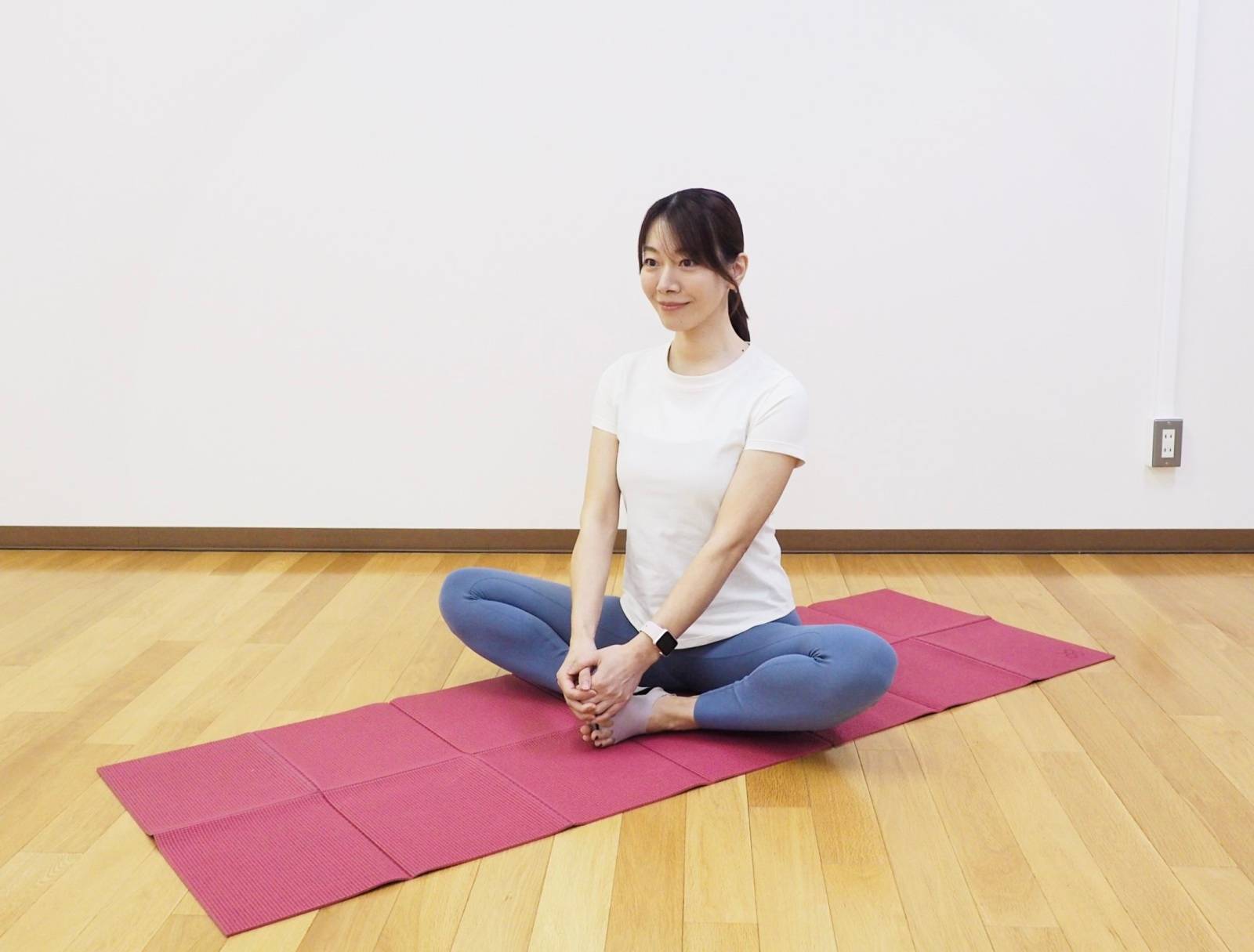 股関節ストレッチ