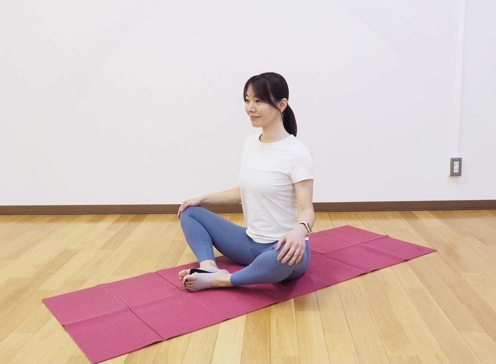 股関節ストレッチ