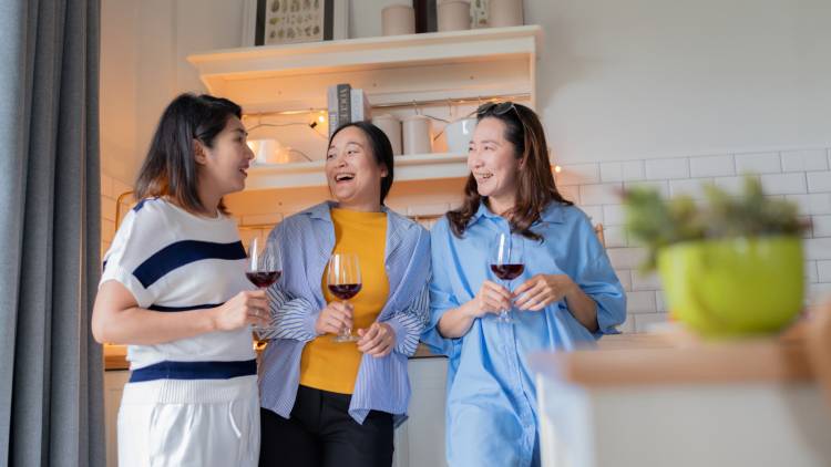 40代、女友達との距離感。「わかってほしい」を手放した先にある、新しい友情【#40代のリアル】