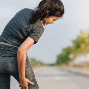 【前ももばかり張る人は腿裏が眠っている】歩くのがラクになる「四つ這いハムストリングトレーニング」