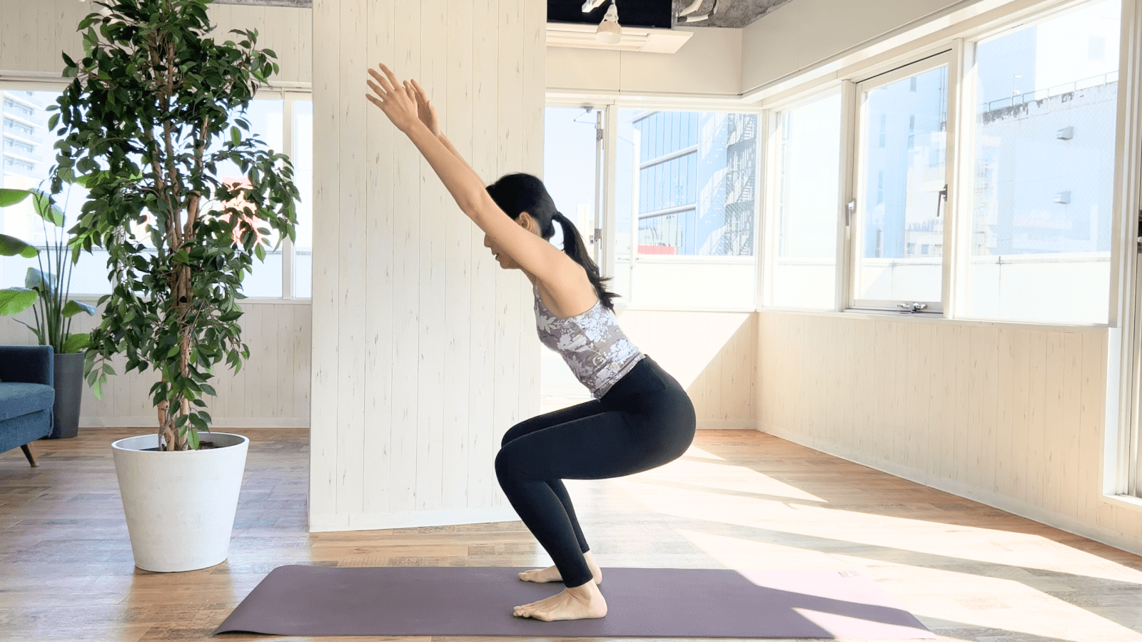 チェアポーズスクワット