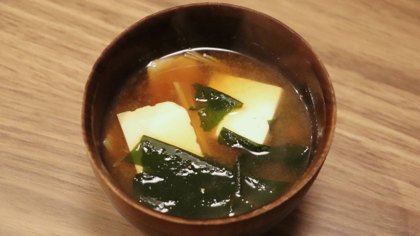【朝の味噌汁に加えるだけ】食物繊維不足を補う食材｜管理栄養士が解説