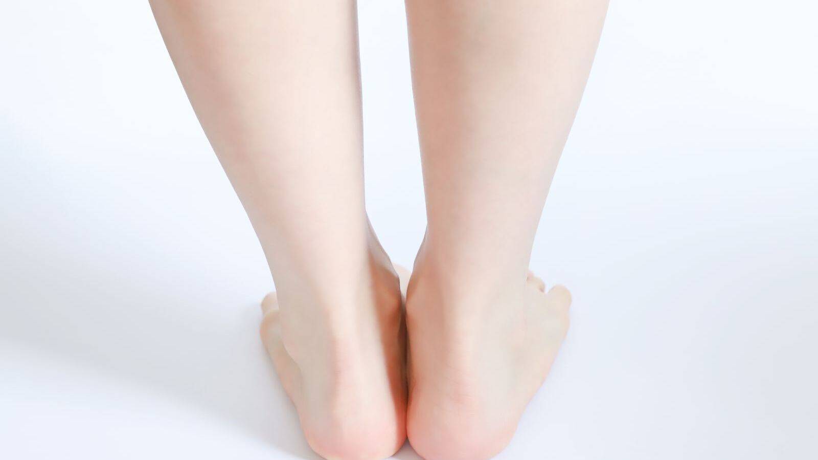 脚の内側を整えると〈むくみ〉〈冷え〉〈O脚〉に効く？その理由の解説と一石三鳥エクサ