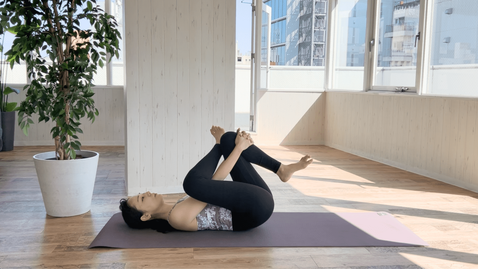 お尻のストレッチ２