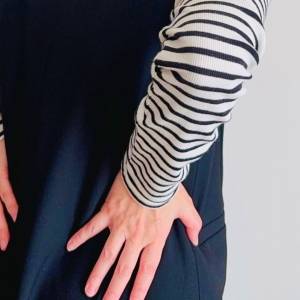 実は股関節まわりの硬さが原因かも？【老け見え姿勢＆腰痛改善】エクササイズ