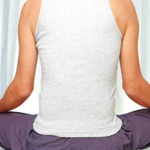 「あぐらで腰が丸まる」のは体の硬さが原因じゃない!? 背筋がすっと伸びる「四つ這いモビライゼーション」