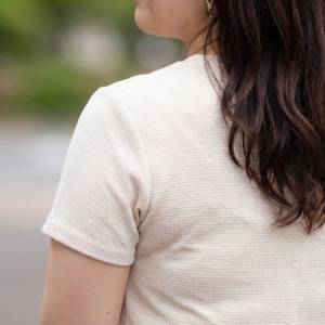 後ろ姿で損しているかも？ブラジャーにのる「ハミ肉」を、肋骨の呼吸で引き締める裏ワザ