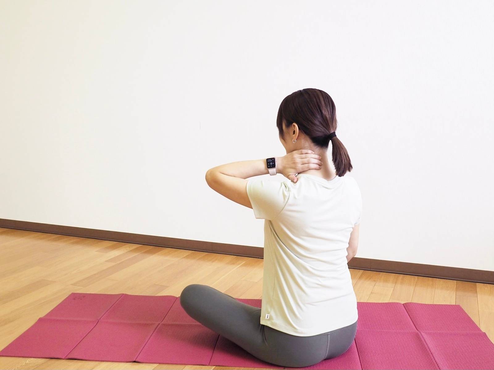 首の後ろ・マッサージ