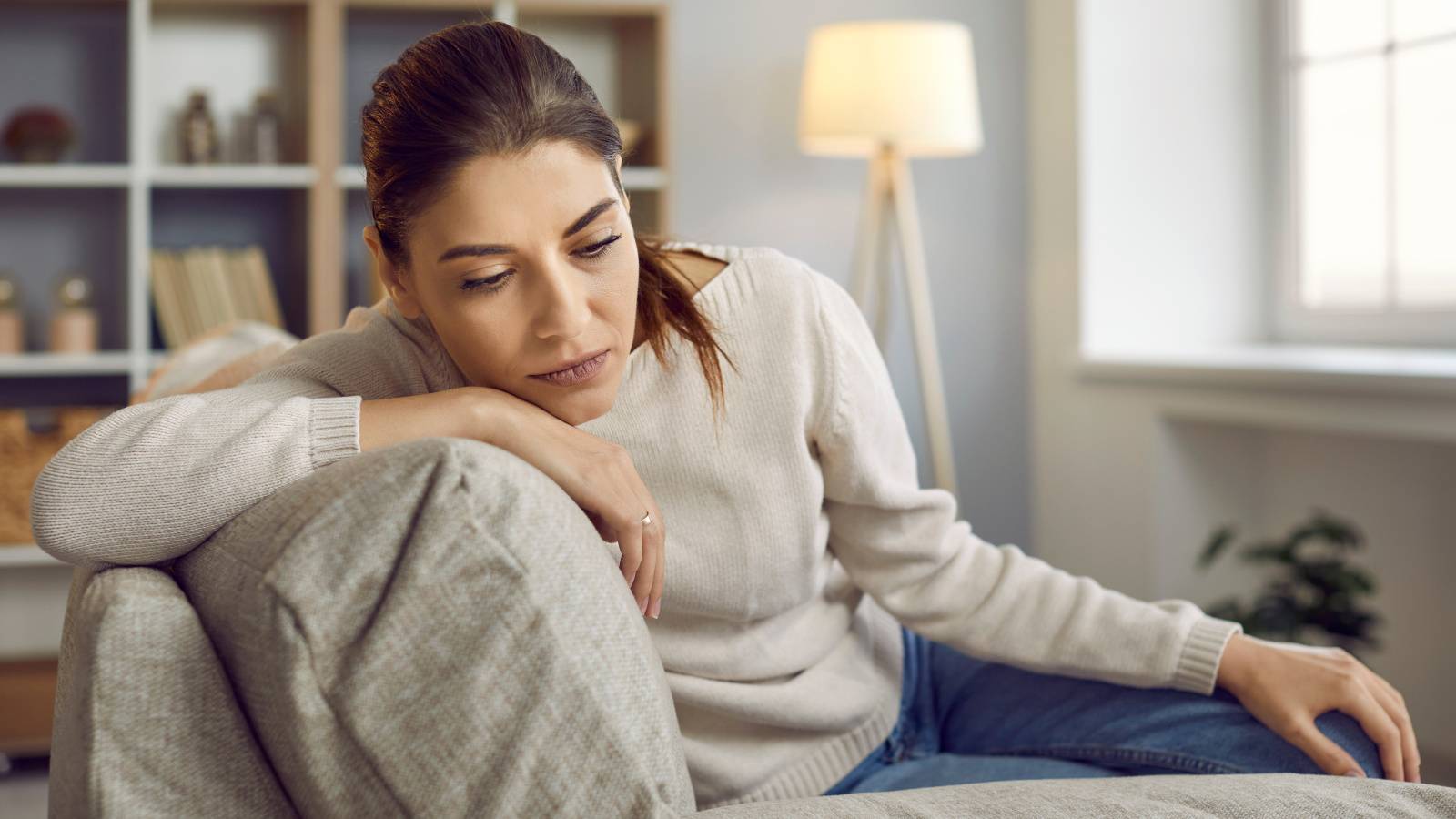 【何もしていないのに疲れる…】原因は“共感疲労”かも？精神科医が教える、原因と対処法