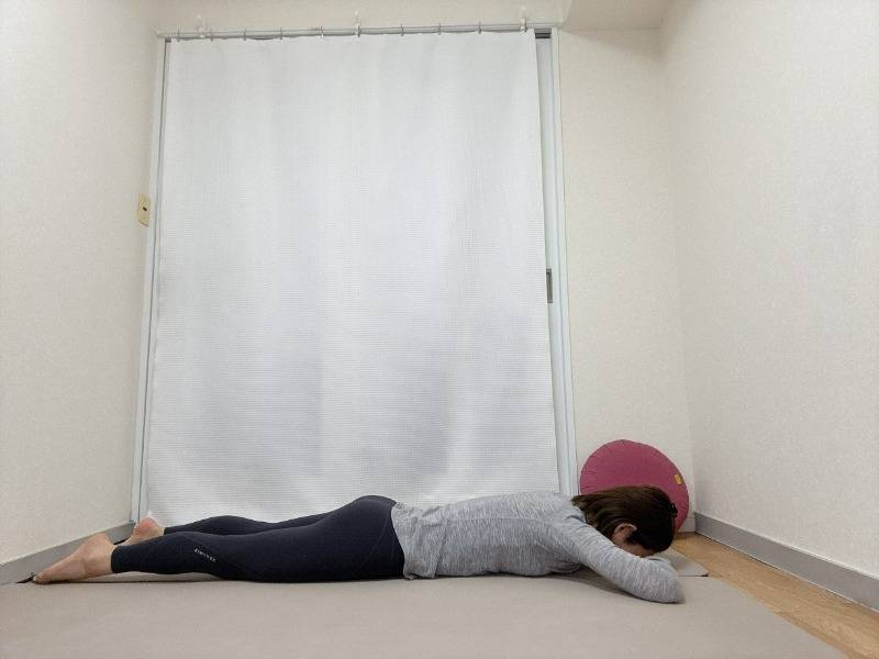 うつ伏せの体勢