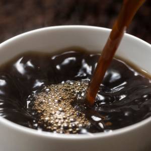 「毎日のコーヒーが原因かも…」片頭痛とカフェインの関係とは｜管理栄養士が解説