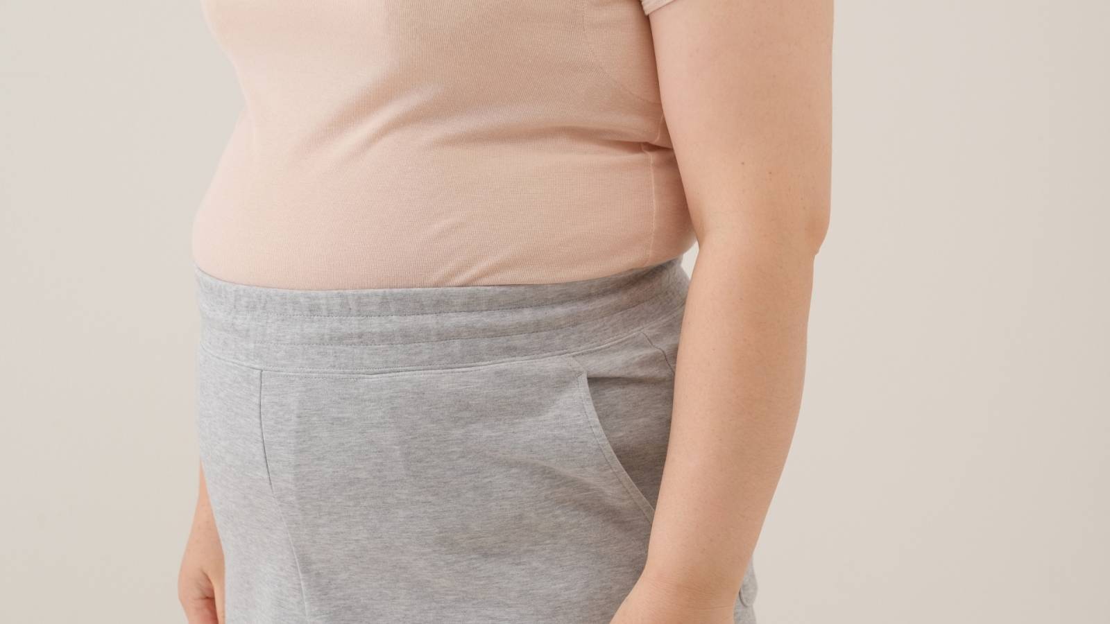 何をやっても凹まない下腹の原因は股関節？ガチガチの深層筋をほぐす股関節引き込みストレッチ