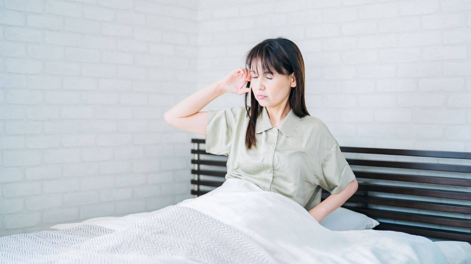  寝起きのガチガチ肩・背中がスッキリ！＜朝に１分だけ＞血流・姿勢・呼吸も整う目覚めのねじり運動 