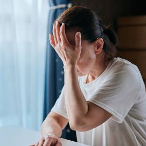 「年のせい」と思っていませんか？疲れ・だるさの裏にある病気の可能性とは｜医師が解説