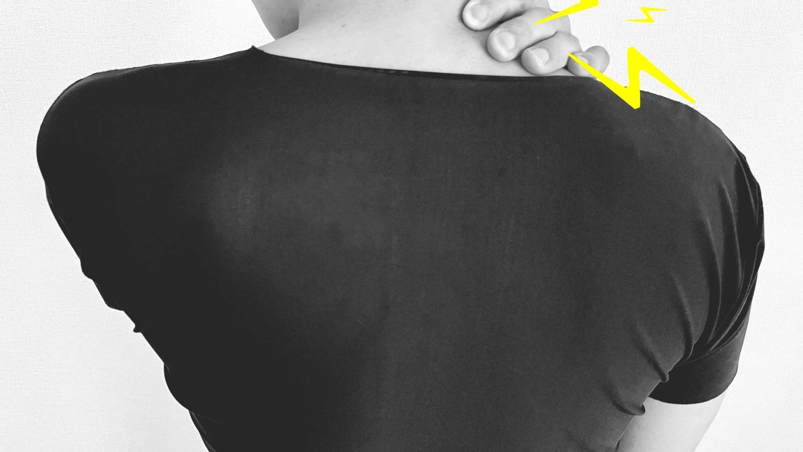 【揺らすだけで解消】肩を揉んでも肩こりが続く理由と「ガチガチ肩甲骨」ほぐしエクササイズ