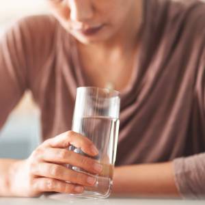 過度な水分補給にはリスクがある？医師が教える「逆効果な水分補給」のやり方