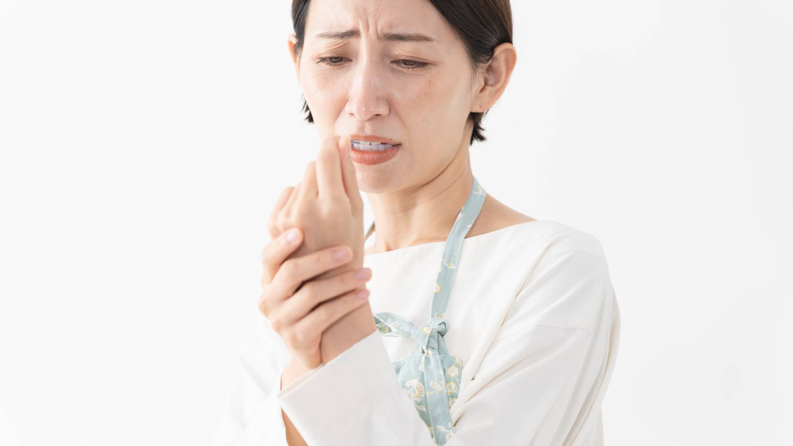 「健康のつもりが逆効果？」サプリメントや栄養ドリンクによるビタミンB6“摂りすぎ”で起こる手足のしびれ