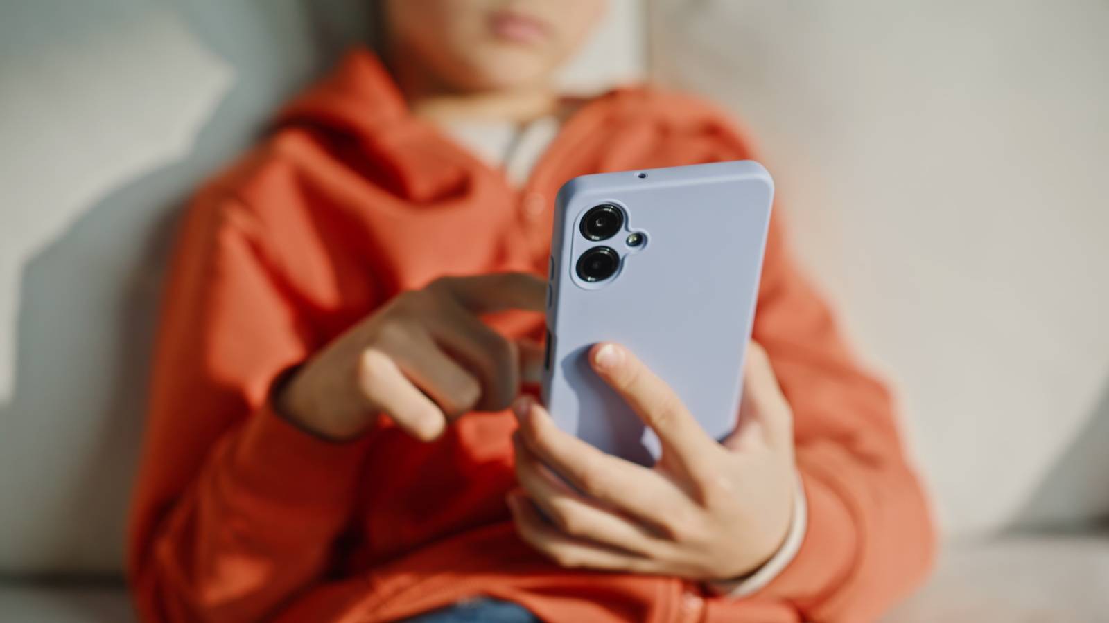  【1日3時間以上のSNS使用で子供の不安症状が高まる】研究が示唆 