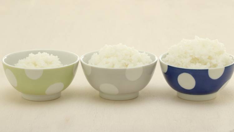 ごはんを減らす人は要注意。食物繊維不足を補う食材とは?|管理栄養士が解説