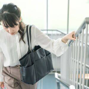 階段をのぼる時疲れるのは「お尻」の筋肉が硬いから？【寝る前3～5分】じんわり緩めるストレッチ