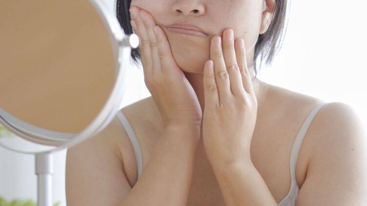 パンパン朝のむくみ顔もこれで変わる！「やるべきは顔ではなく…」３分でできる３つのポーズ