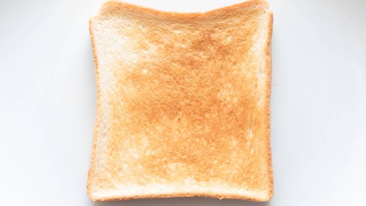 鉄不足を防ぐ!朝、トーストにのせたい意外な和食材とは?|管理栄養士が解説