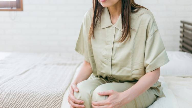 更年期の筋力低下と骨密度低下はセット？骨と筋肉を元気にする「かかとストン＆女神のポーズ」